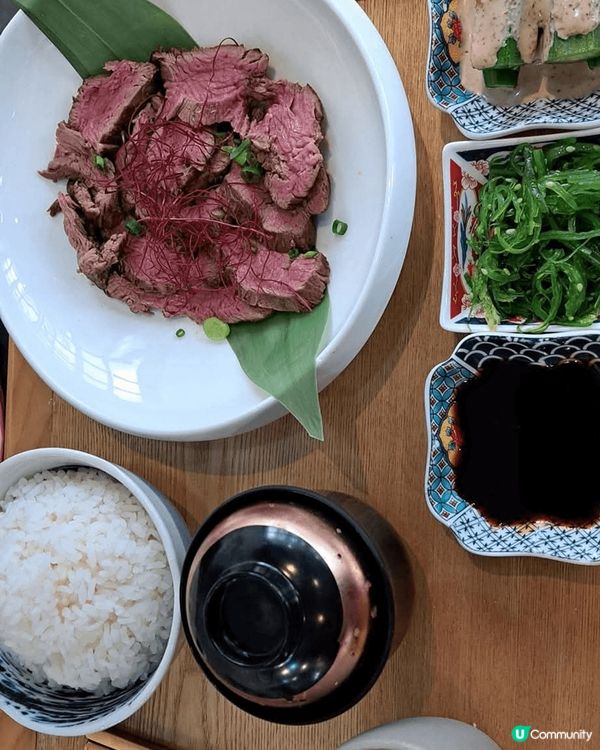 日本定食也會有牛舌而且甜品也是很精緻的，這樣的午餐令人非常開...