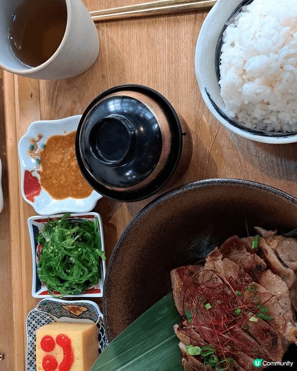 日本定食也會有牛舌而且甜品也是很精緻的，這樣的午餐令人非常開...