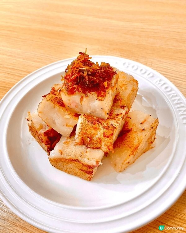 新年一家人一齊食住熱辣辣盤菜，再加埋自家製馬蹄糕及蘿蔔糕，過...