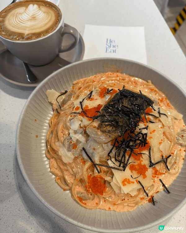 週末和媽媽一起輕鬆下午茶。到了HeSheEat order了...