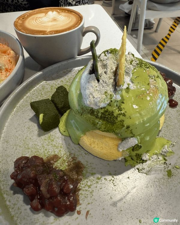 週末和媽媽一起輕鬆下午茶。到了HeSheEat order了...