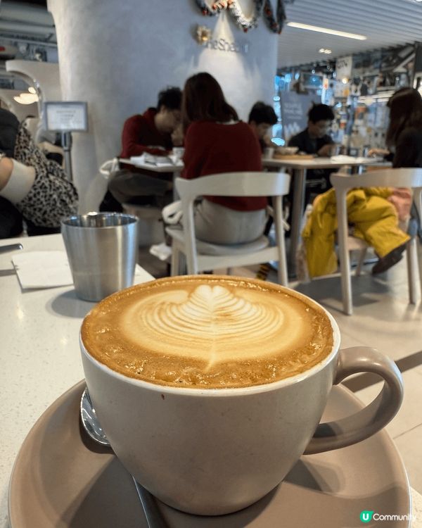 週末和媽媽一起輕鬆下午茶。到了HeSheEat order了...