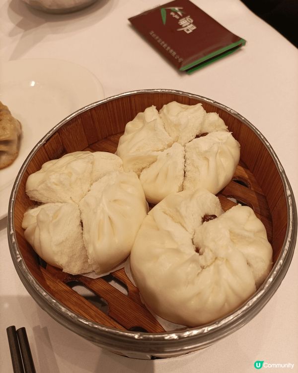 深圳的酒樓好抵食,有炒牛河,叉燒包,青菜,蝦餃,腸粉,韮菜餃...