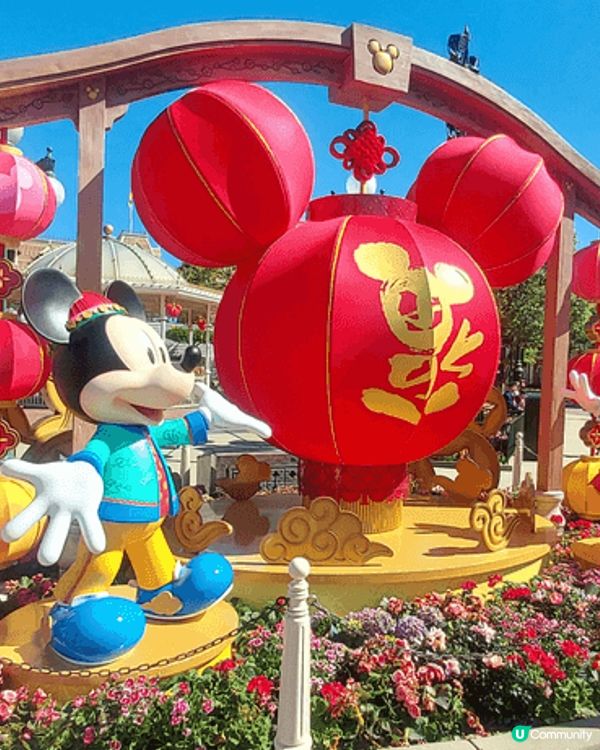 農曆新年的氣氛傳入迪迪尼同商場，喜氣洋洋，蛇年快樂！