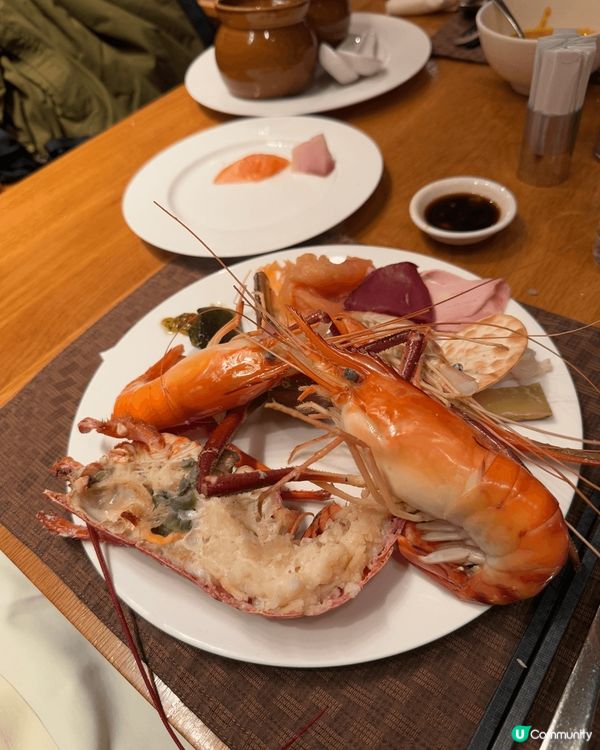 Klook 買二送一嘅香格里拉自助晚餐，好多選擇，主要是海鮮...