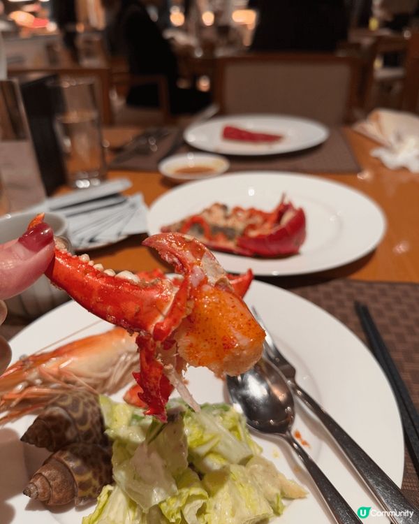 Klook 買二送一嘅香格里拉自助晚餐，好多選擇，主要是海鮮...