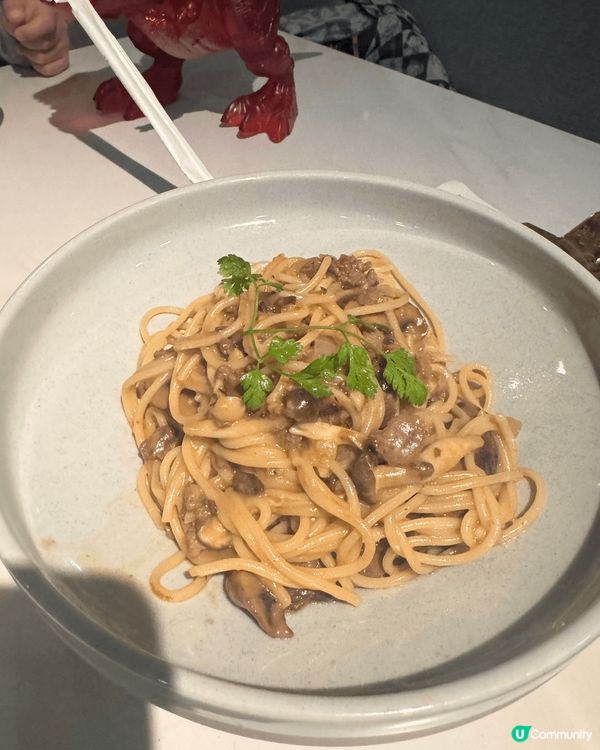 牧羊少年既手工磨古黑松露意粉好食彈牙。卡邦尼蛋汁香濃。腐乳炸...