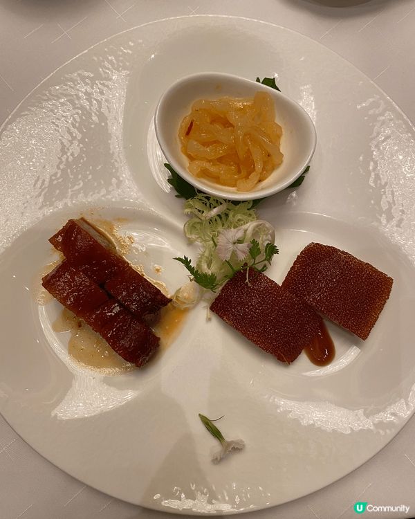 位於尖沙咀香格里拉酒店的香宮非常有名，今日跟家人去提早吃團年...