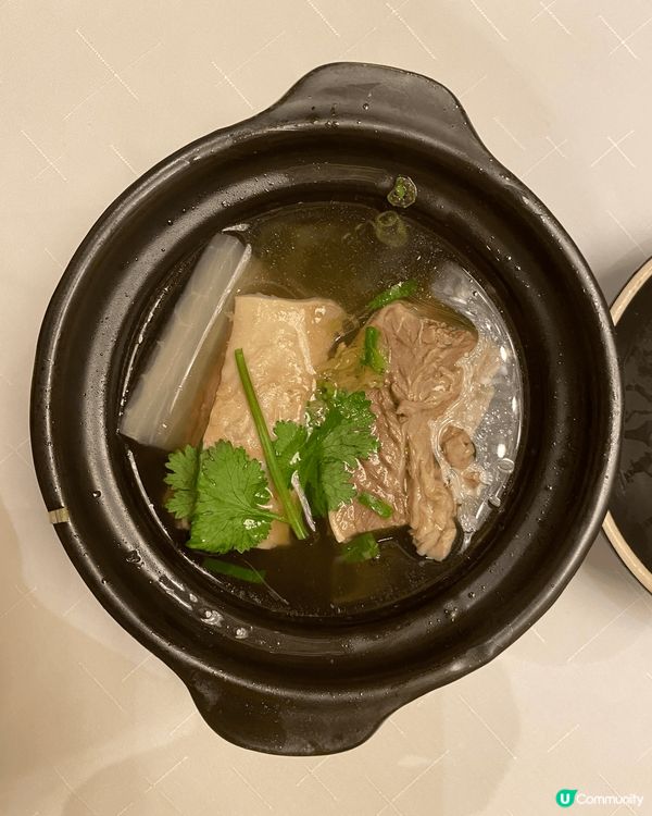 位於尖沙咀香格里拉酒店的香宮非常有名，今日跟家人去提早吃團年...