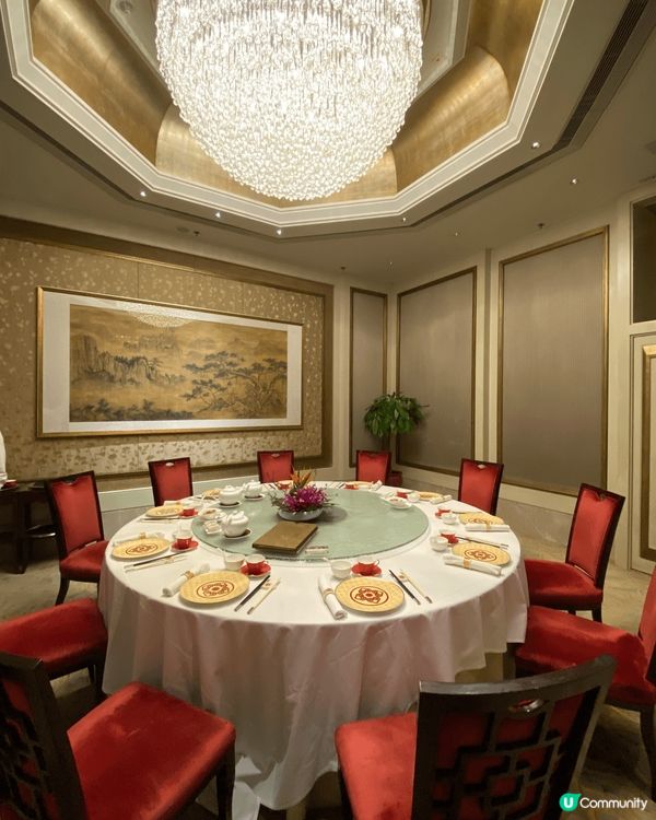 位於尖沙咀香格里拉酒店的香宮非常有名，今日跟家人去提早吃團年...