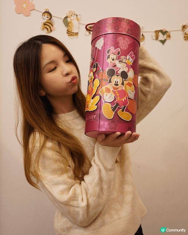 奇華餅家最新推出嘅迪士尼系列賀年禮盒，兩款造型都好精緻，分別...