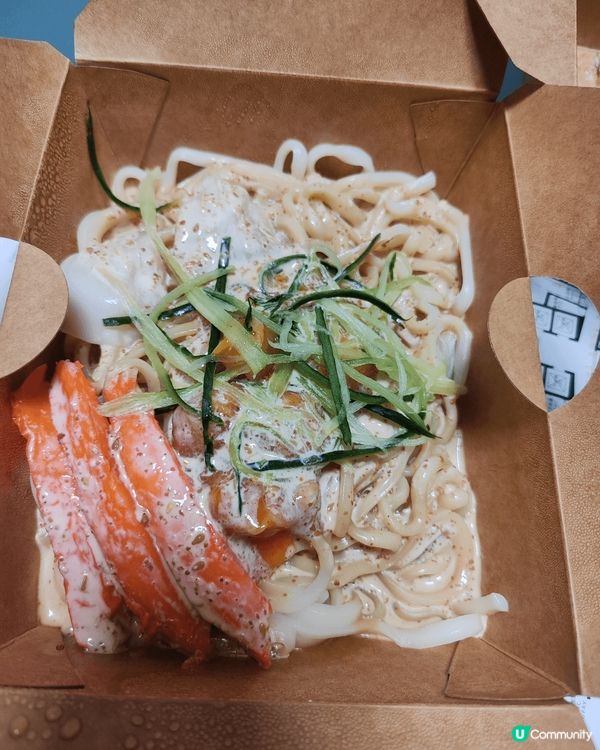 晚餐點了一個章三哥的冷麵餐，配上明太子章魚燒。再試了新出的布...