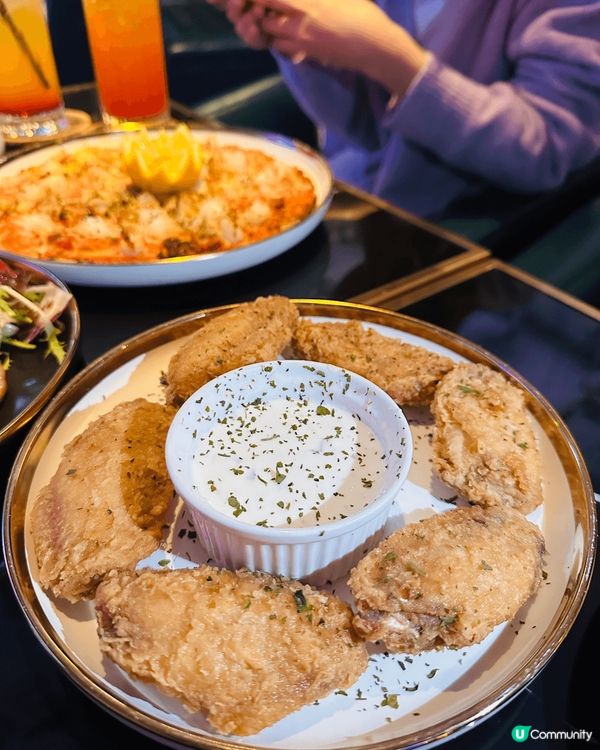 位於銅鑼灣的一間酒吧，不僅有不同的cocktail,更有mo...