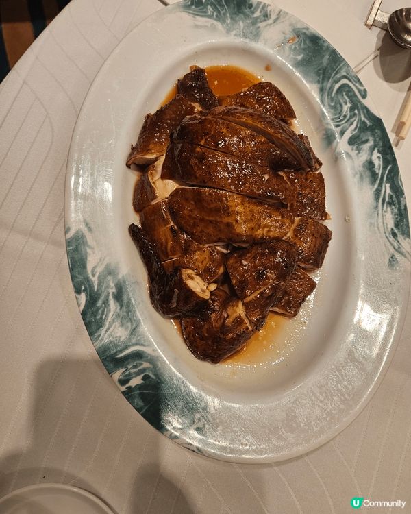 翠園酒樓的石班魚套餐，有魚，有雞，有鮑魚，可以同家人一齊享用...