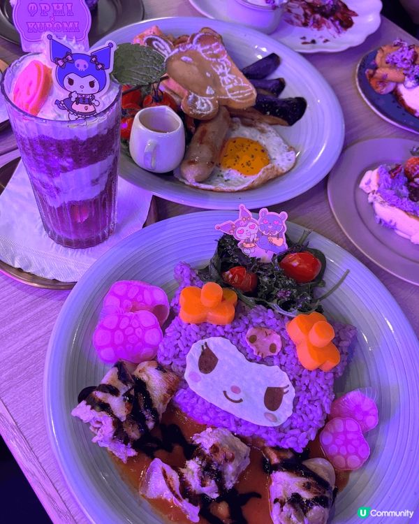 Kuromi主題Cafe好正！門口有大大隻Kuromi裝飾，...