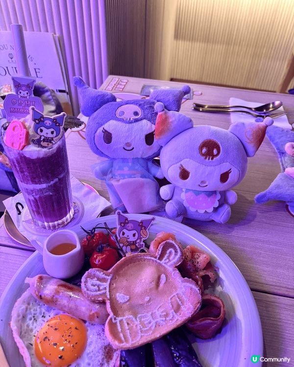 Kuromi主題Cafe好正！門口有大大隻Kuromi裝飾，...