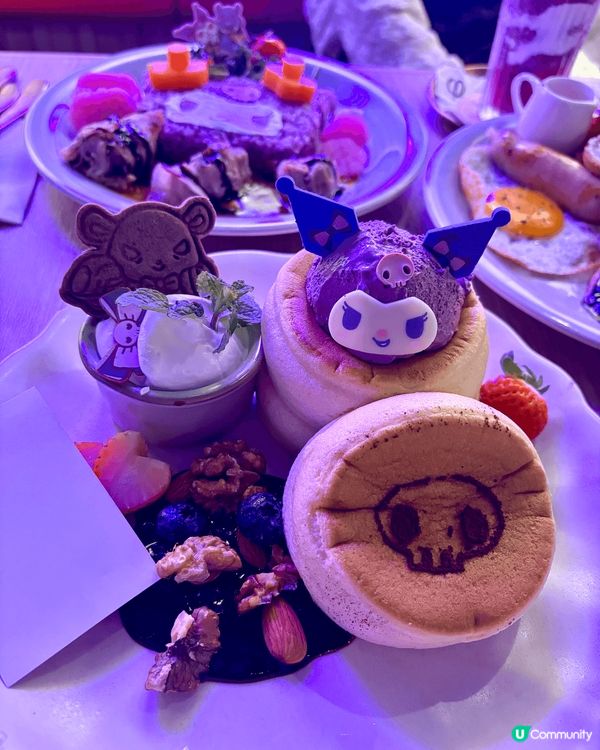 Kuromi主題Cafe好正！門口有大大隻Kuromi裝飾，...