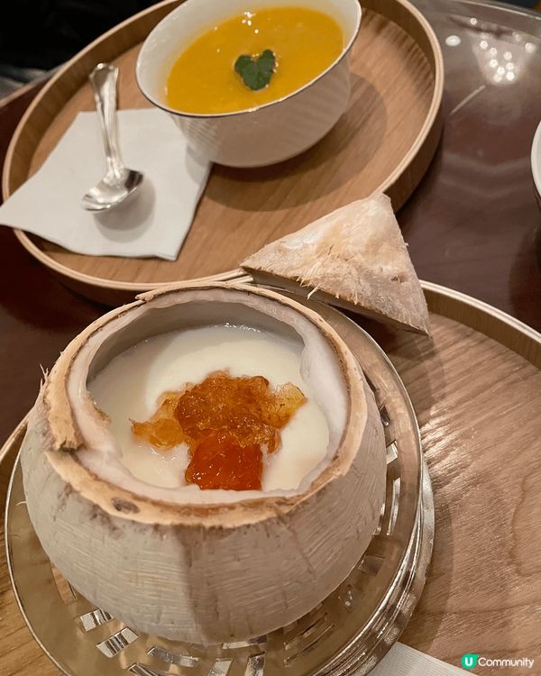 香格里拉甜品，座位舒適、環境優美，還有live band 表...