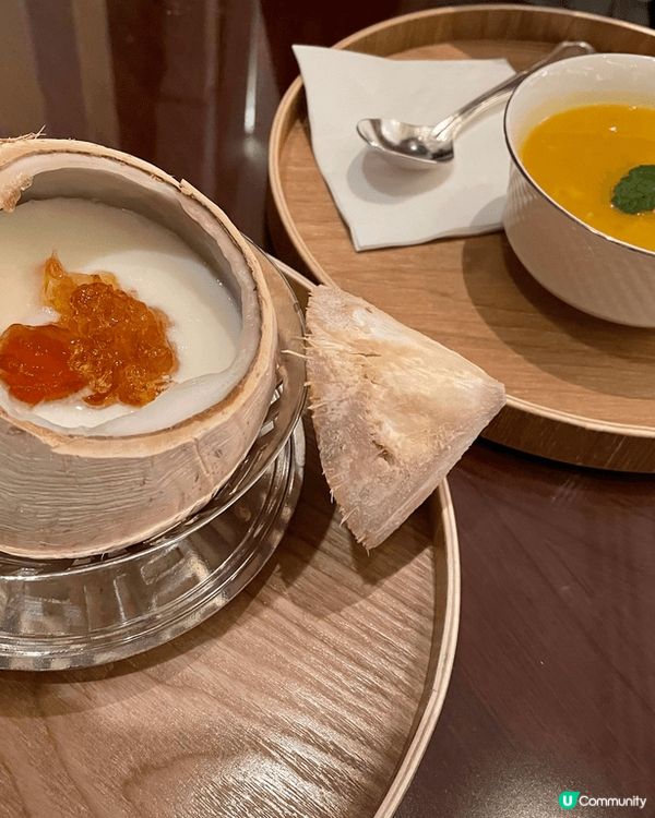 香格里拉甜品，座位舒適、環境優美，還有live band 表...