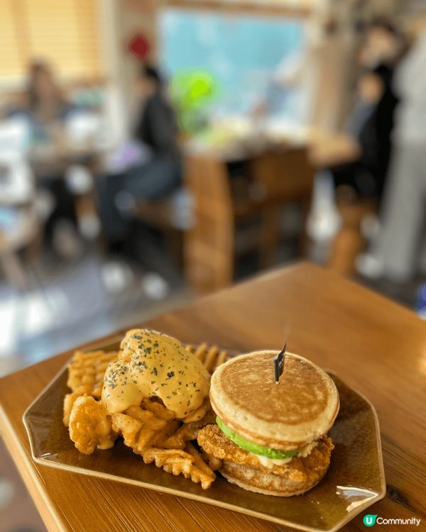 新墟咖啡，好好味班戟漢堡、龍蝦汁蟹肉飯立貝意粉同埋Cappu...