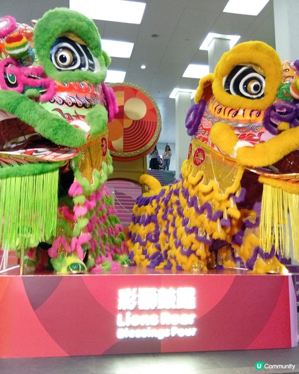  海港城醒獅長廊，彩獅鼓躍新年佈置！🎉🦁