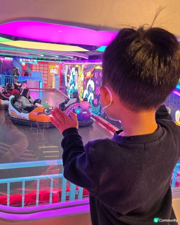 任玩波波池，碰碰車😍