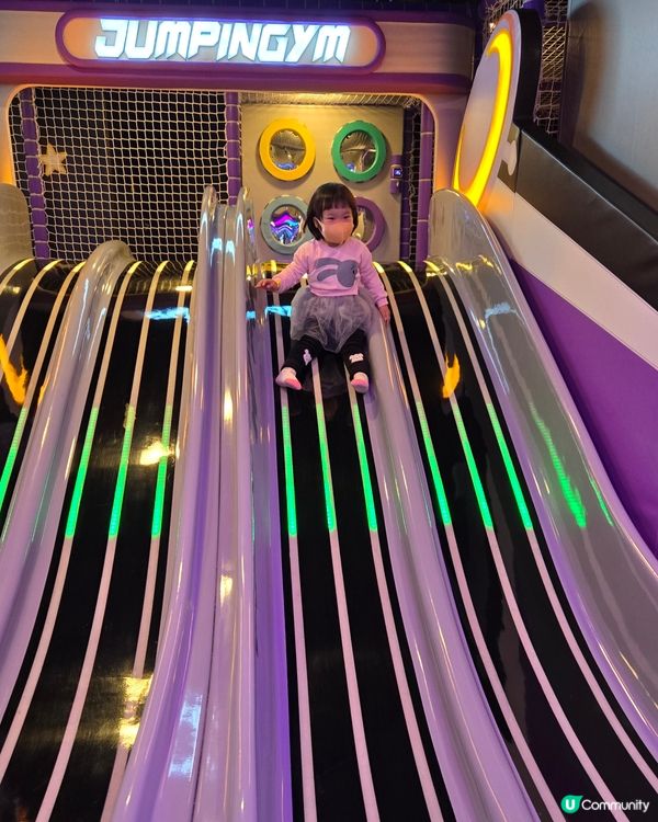 任玩波波池，碰碰車😍