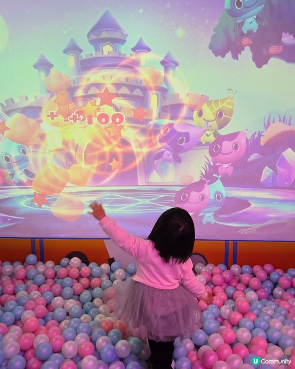 任玩波波池，碰碰車😍