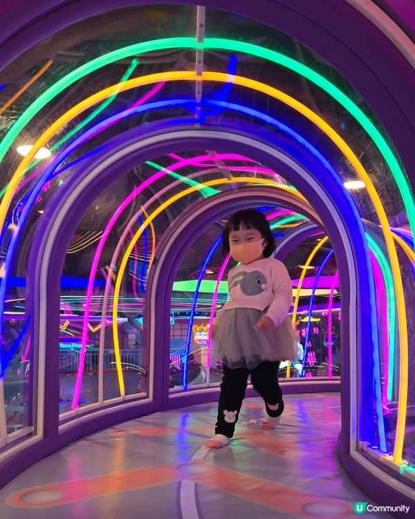 任玩波波池，碰碰車😍