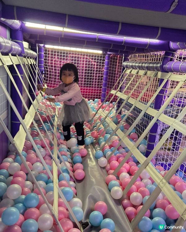 任玩波波池，碰碰車😍