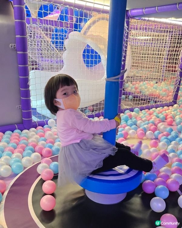 任玩波波池，碰碰車😍