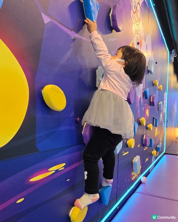 任玩波波池，碰碰車😍