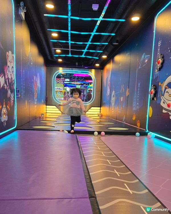 任玩波波池，碰碰車😍