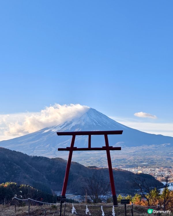 富士遙拜所，同時拍到富士山及鳥居