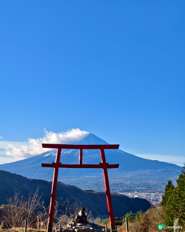 富士遙拜所，同時拍到富士山及鳥居