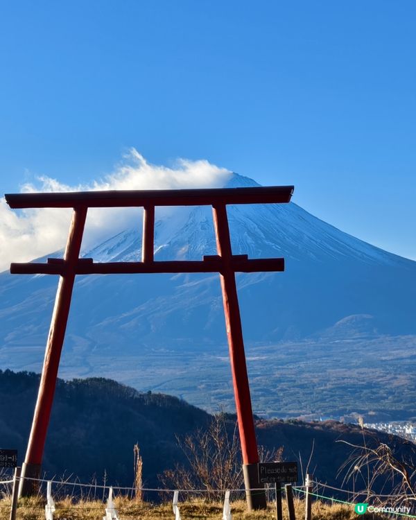 富士遙拜所，同時拍到富士山及鳥居