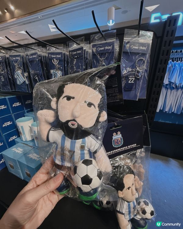 ⚽️ 曼城巴塞隆拿阿根廷波衫，美斯公仔，仲有冠軍獎杯影相打卡