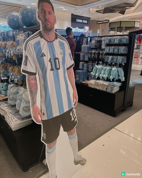 ⚽️ 曼城巴塞隆拿阿根廷波衫，美斯公仔，仲有冠軍獎杯影相打卡