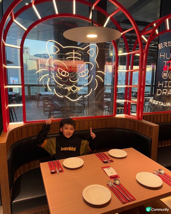 【 一邊品嘗美食,一邊飽覽啟德主場館日夜美景 】