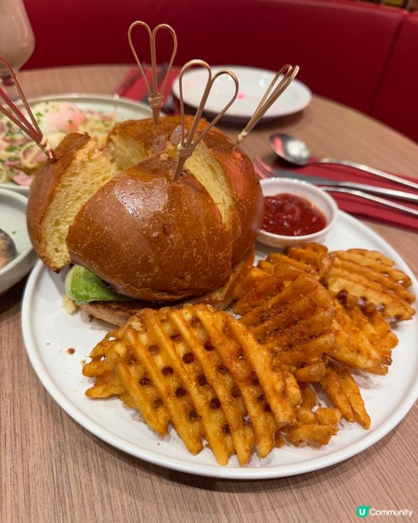 【 一邊品嘗美食,一邊飽覽啟德主場館日夜美景 】