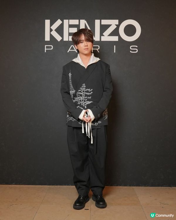 巴黎男裝周直擊 姜濤全黑西裝型
格登場