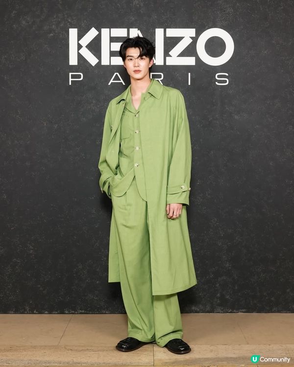 巴黎男裝周直擊 姜濤全黑西裝型
格登場