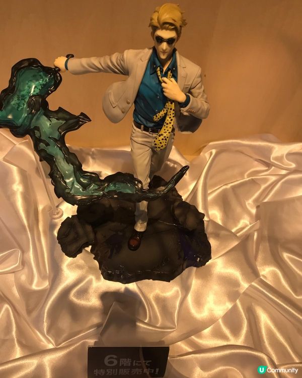 東京漫畫咖啡店內的動漫角色公仔