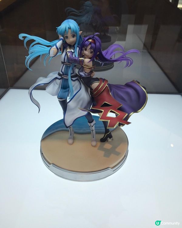 東京漫畫咖啡店內的動漫角色公仔