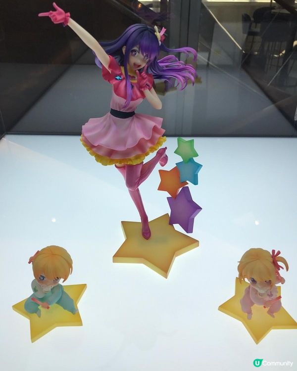 東京漫畫咖啡店內的動漫角色公仔