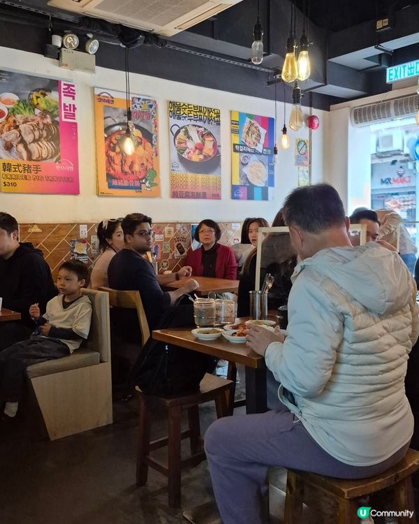 韓國街食到巨量豬手！