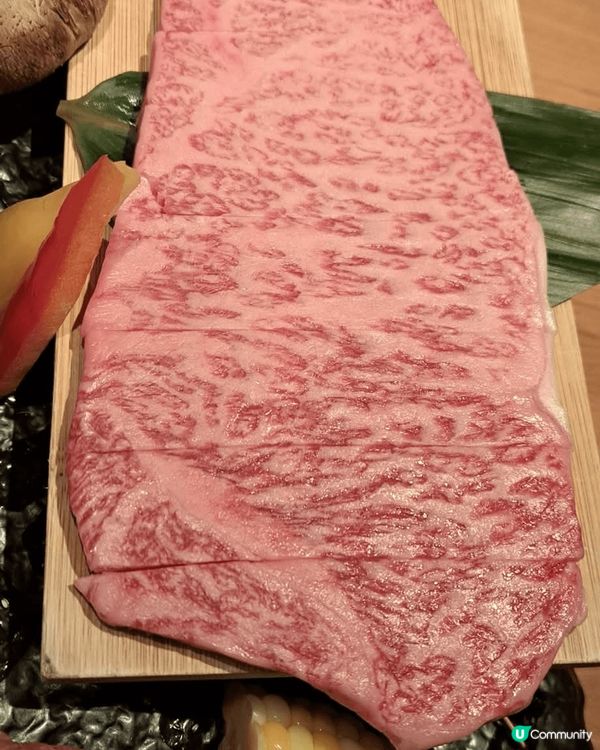 這個叫做純的日式燒肉店標榜以日本A5和牛而且設計以包廂為主有...