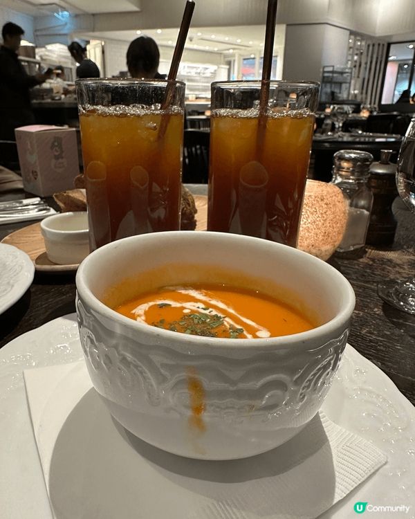 今晚去咗金鐘 Simply Life 食飯，佢哋晚餐好多選擇...