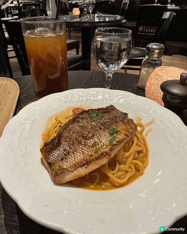 今晚去咗金鐘 Simply Life 食飯，佢哋晚餐好多選擇...