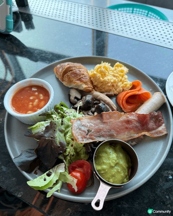 去機場大部分人都會去lounge食嘢，今次介紹嘅餐廳就係機場...